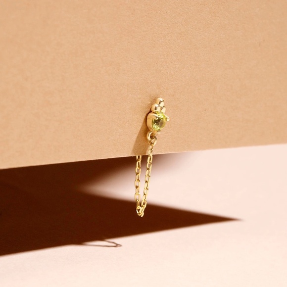 Stone And Strand Peridot Front To Back Chain Earring | 10K - Picture 9 of 12
